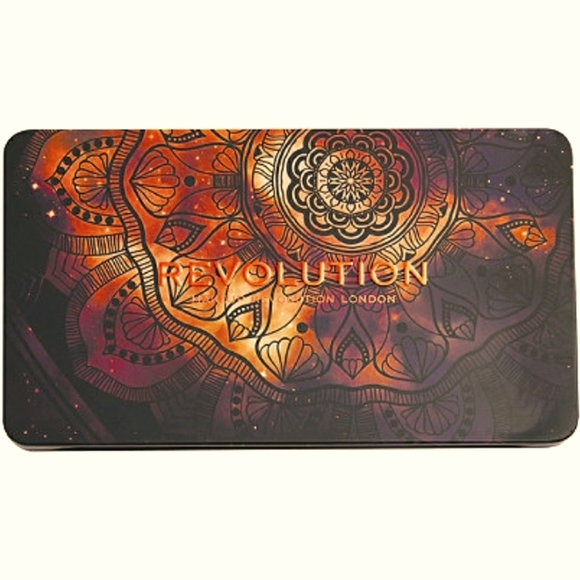 Revolution eyeshadow pallette Sold - Picture 1 of 2